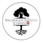Logo des Waldbaden Instituts Schweiz zeigt den Baum mit dem Ebenbild der Wurzeln